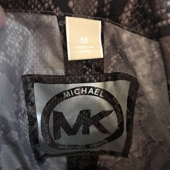 ▪️MICHAEL KORS Rain Coat - Picture 12 of 15
